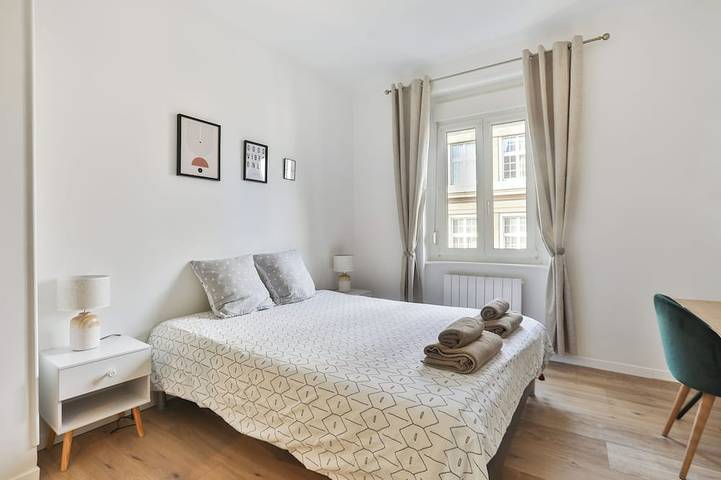 Appartement entier, Two-bedroom apartment with balcony and open rooftop views in Mulhouse in Mulhouse, Région de Mulhouse