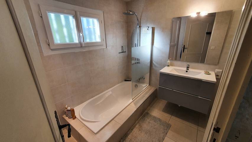 4 Bed Villa - Sleeps 8 - Pets - Pool - Parking in Les Arcs (Var), Costa mediterránea (Francia)
