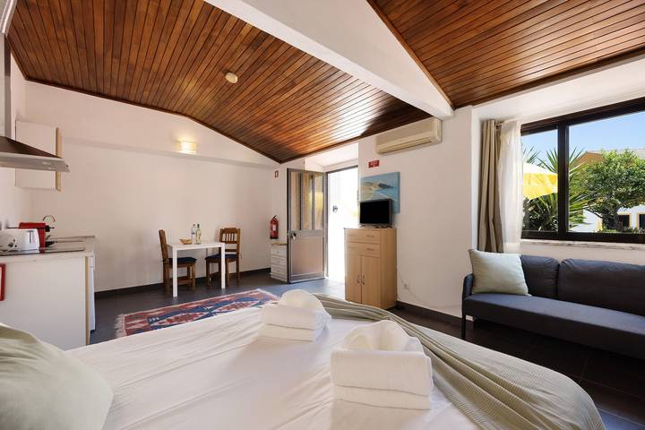 Apartamento entero, Apartamento vacacional "A Cerca - B" con piscina, Wi-Fi y jardín in Santa Maria, São Gonçalo de Lagos