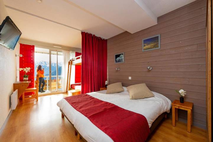 Parc de vacances pour 5 personnes, avec piscine et jardin dans les Pyrénées