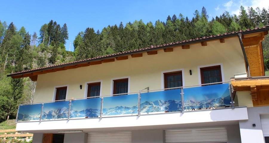 Ferienwohnung für 2 Personen, mit Balkon und Terrasse sowie Garten und Ausblick in Flattach