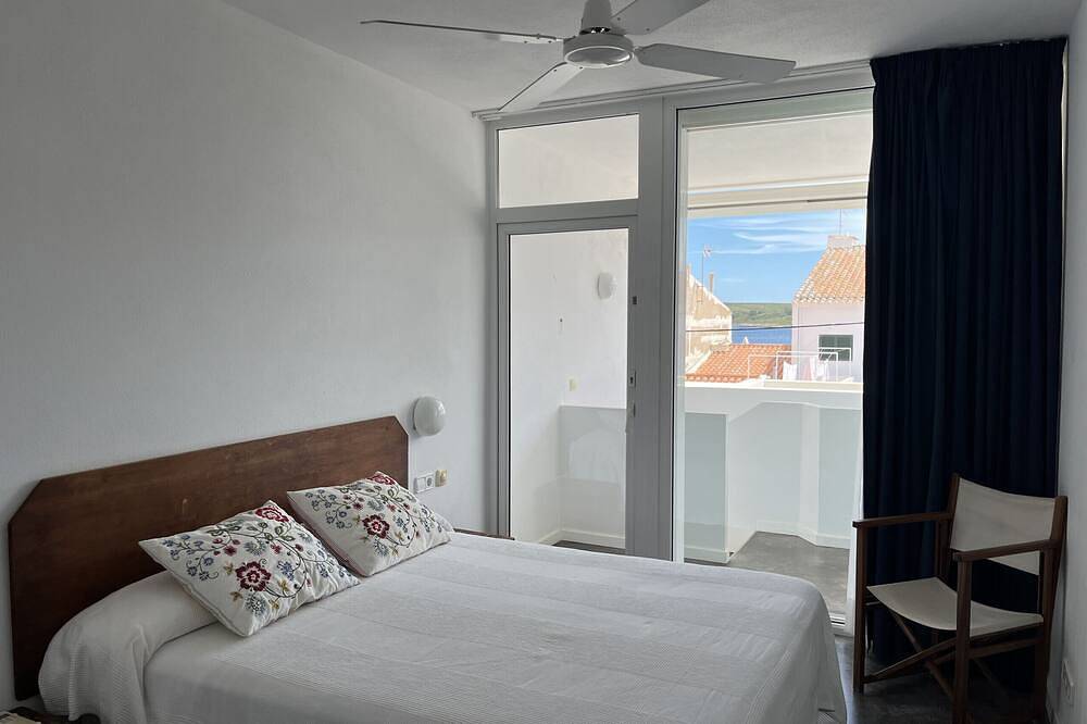 Apartamento entero, En una zona muy tranquila dentro del pueblo in Fornells, Es Mercadal