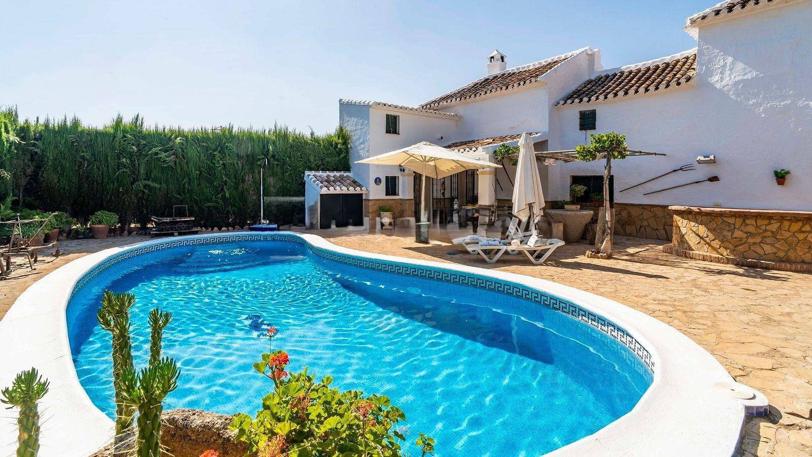 Cortijo La Nobleza: Ferienhaus mit privatem Pool, Wlan und Bergblick in Archidona, Málaga Provinz