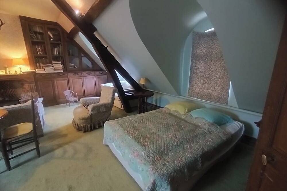 Chateau solognot Xv eme siècle tout confort avec piscine et tennis. in Millançay, Sologne