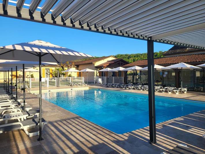 Hôtel pour 4 personnes, avec jardin ainsi que vue et piscine, animaux acceptés dans Jardins de Marqueyssac