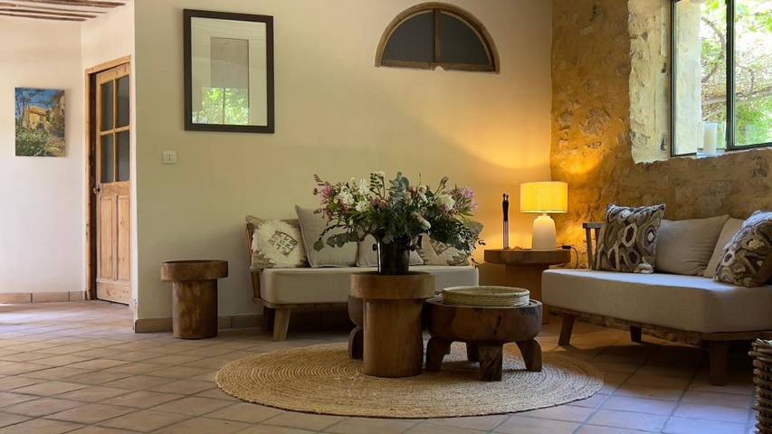 Location de vacances pour 6 personnes, avec jardin ainsi que vue et piscine à Sabran - 3