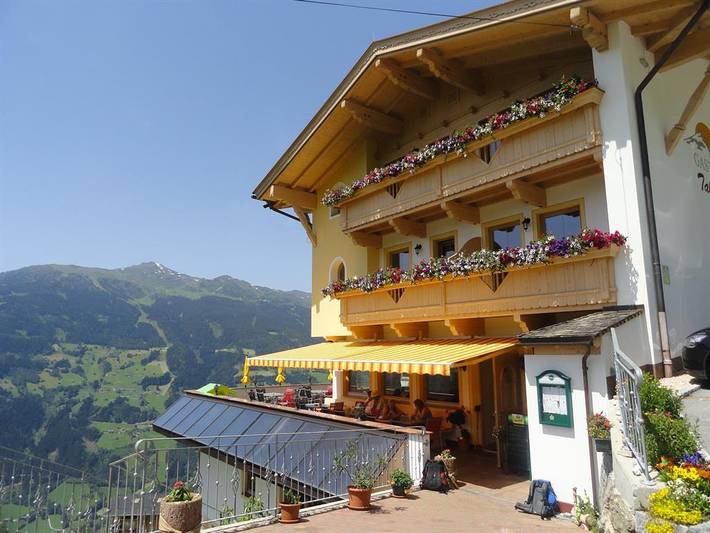 Hotel für 4 Personen, mit Balkon und Terrasse sowie Garten