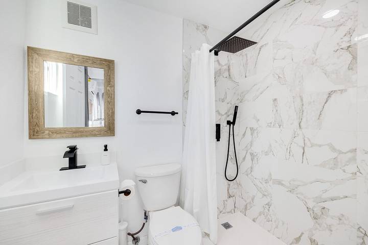 Vacation rental for 8 people, with yard and hot tub, with pets in Silicon Valley