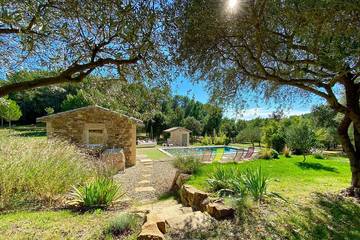 Agriturismo pour 6 personnes, avec jardin à Aigaliers