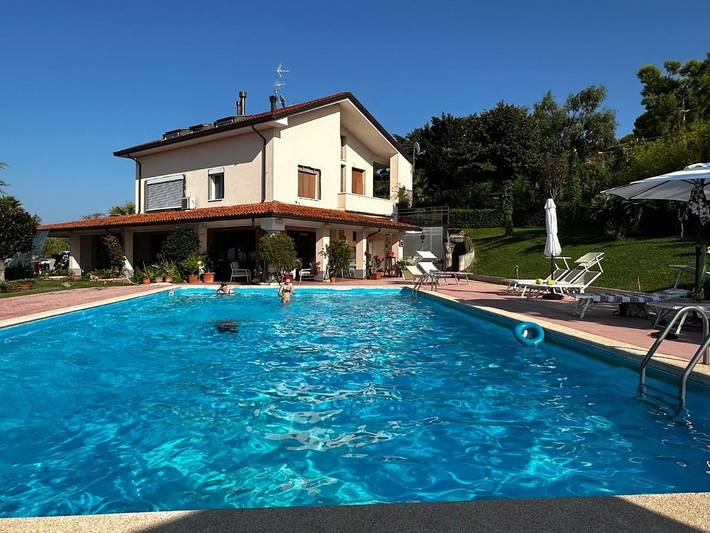 Casa vacanza per 2 persone, con Terrazza e Giardino nonché Piscina e Panorama a Santarcangelo di Romagna