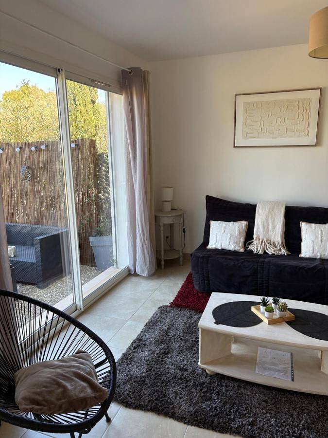 Gîte pour 4 personnes, avec Terrasse ainsi que Jardin et Vue à Puissalicon