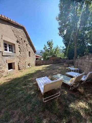 Casa rural para 15 personas, con jardín y vistas, Se admiten mascotas en Abiada