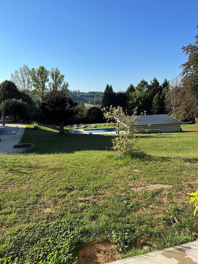 Gîte pour 2 personnes, avec terrasse et vue ainsi que piscine et jardin dans Le Palais-sur-Vienne - 2