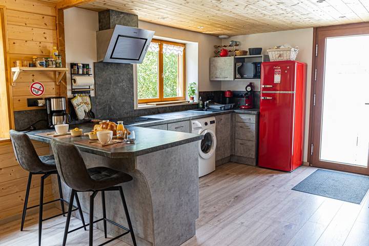 Chalet 'Des Sources' avec spa, vue montagne, terrasse privée et Wi-Fi in Ramonchamp, Région d'Épinal