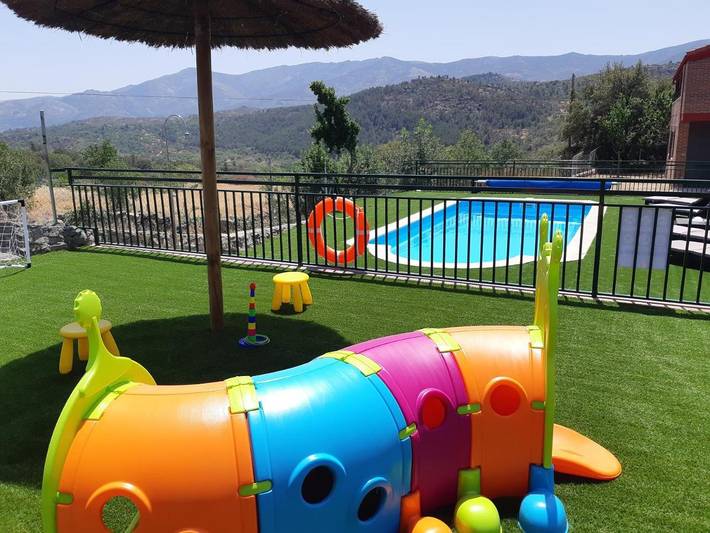 Casa de vacaciones para 21 personas, con jardín además de jacuzzi y piscina en Valle del Alberche - 2