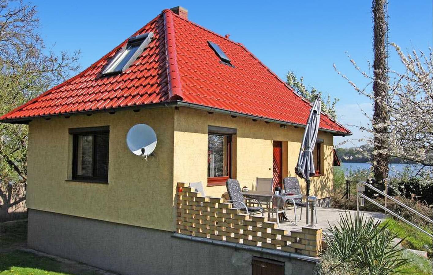 Apartment am Strand mit Terrasse und Parkplatz - 2 km zum Strand in Waren (Müritz), Müritz