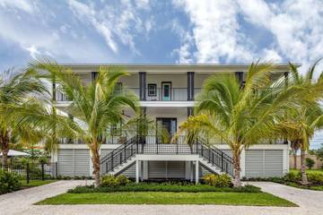Vacation Home for 14 Guests in Stock Island, Lower Keys, Picture 2