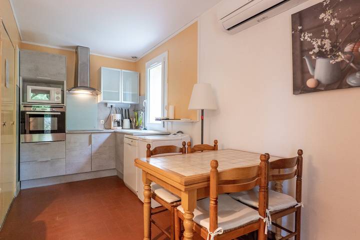 Gîte Le Mazet Des Campanes : piscine partagée, Wi-Fi et climatisation in Saint-Alban-Auriolles, Ardèche