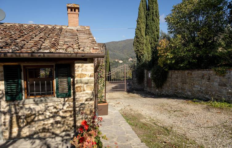 Moderno appartamento con piscina e parcheggio, a 400 m dal centro di Polvano in Castiglion Fiorentino, Provincia di Arezzo