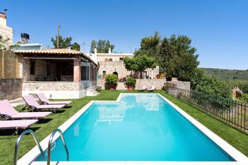 Maison d’hôte pour 10 personnes, avec vue ainsi que piscine et jardin, animaux acceptés en Crète