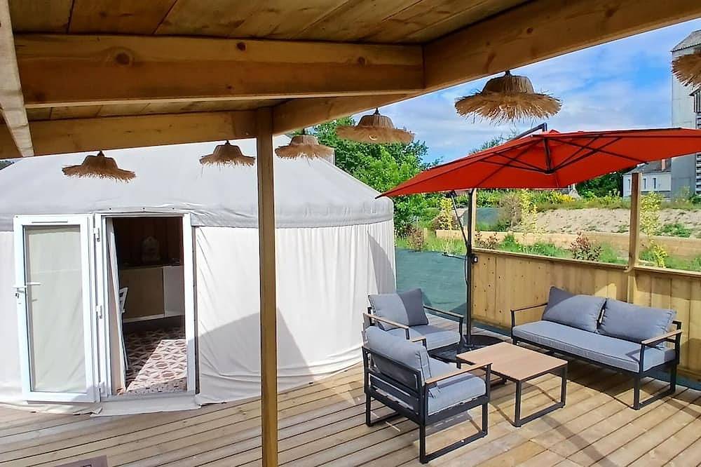 Yurt-Terracotta -Confortable-Baño privado con bañera-Sin vista in Clermont-Créans, Sarthe