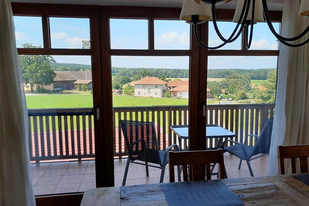 Ganze Wohnung, Klimatisierte Ferienwohnung (110qm) mit Balkon und 2 Schlafzimmer in Cham, Ostbayern