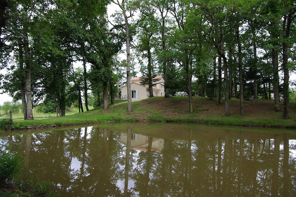Alquiler de una nueva casa clasificada *** en parque con estanque in Nontron, Parque Natural Regional Périgord-Limousin