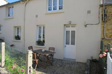 Gîte pour 6 personnes, avec jardin et terrasse à Montgardon