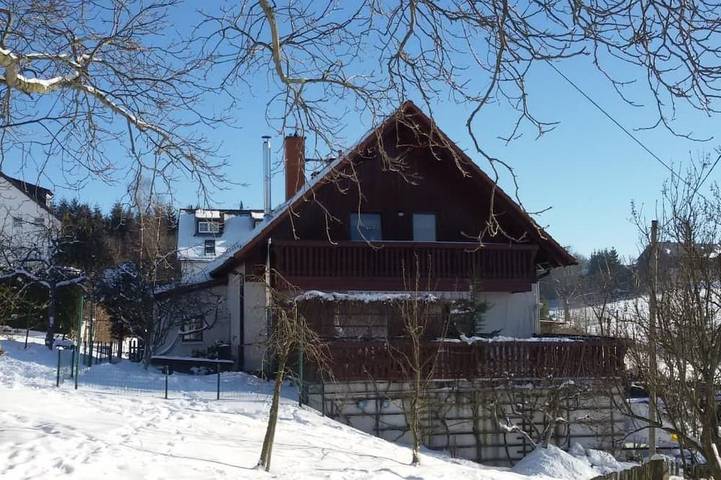Ferienwohnung für 3 Personen, mit Terrasse und Garten sowie Pool