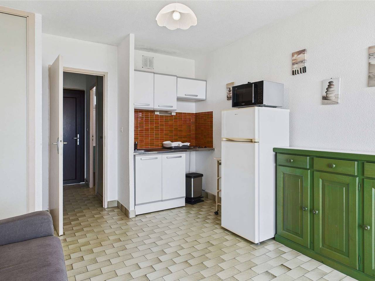 Entire studio, Ground-floor studio steps from beach with private parking in Marseillan-Plage, Marseillan
