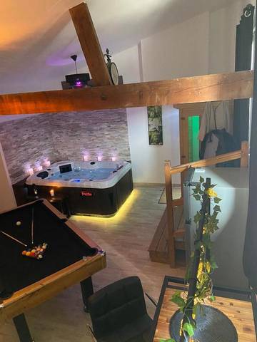 Gîte pour 2 personnes, avec jacuzzi ainsi que sauna et terrasse à Cuvilly