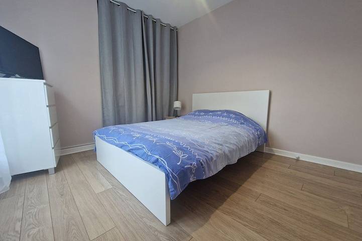 Ganze Wohnung, Moderner Komfort mit Pool und Garten, Nähe See in Menthon-Saint-Bernard, Annecy und Umgebung