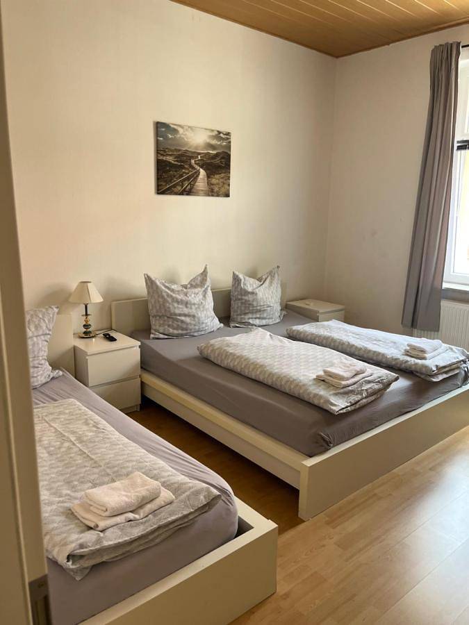 Ferienwohnung für 6 Personen, mit Terrasse und Garten sowie Ausblick in Laatzen
