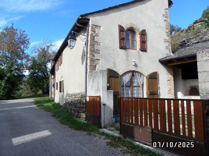 Gîte pour 6 personnes, avec terrasse à Rousses