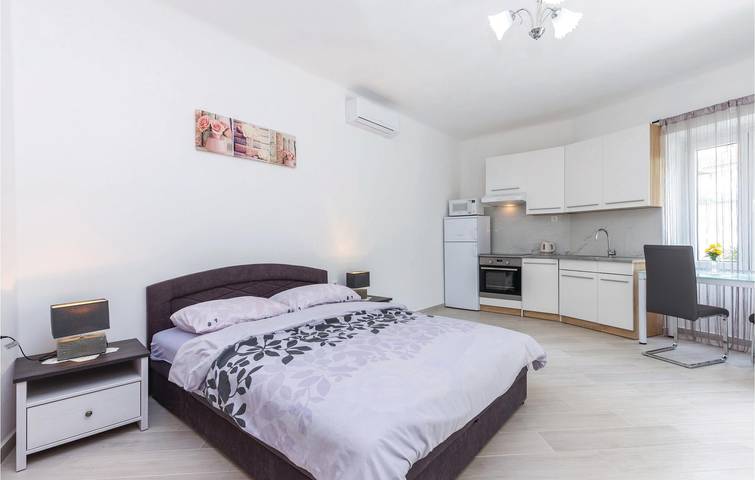 Ferienwohnung für 2 Personen, mit Terrasse in Novi Vinodolski - 3