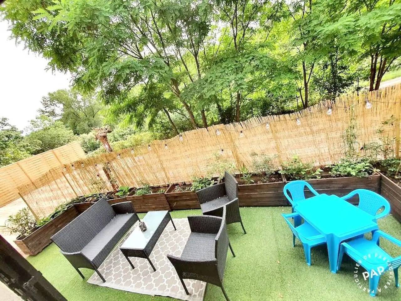Casa de vacaciones 'Gite Au Rocher' con piscina privada, terraza privada y Wi-Fi in Chassiers, Parc naturel régional des Monts d'Ardèche