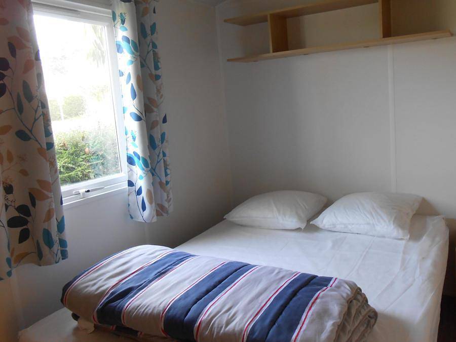 Camping Le Panoramic - Tente en toile et en bois 5 personnes - Tithome 25m² 2 chambres - Pas De Wc Et Salle De Bain in Binic, Côte de Goëlo