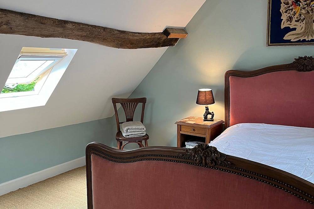 Characterful, 2 bedroom cosy cottage with fireplace, surrounded by wildlife. in Ambrières-les-Vallées, Parc naturel régional Normandie-Maine