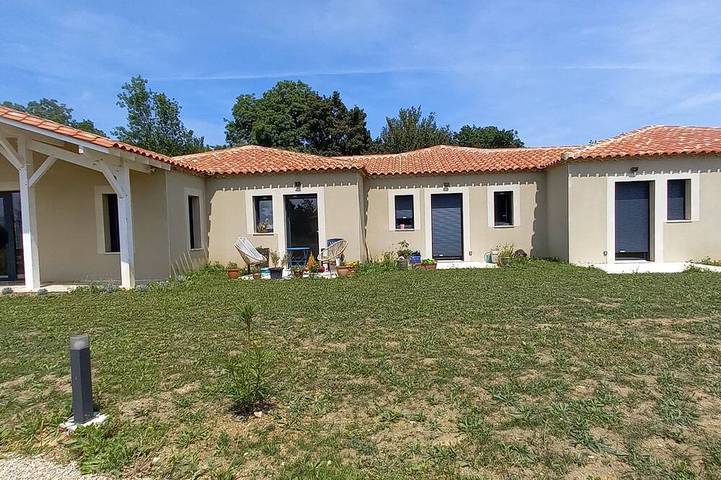 Location de vacances pour 7 personnes, avec jardin et terrasse à Villeréal