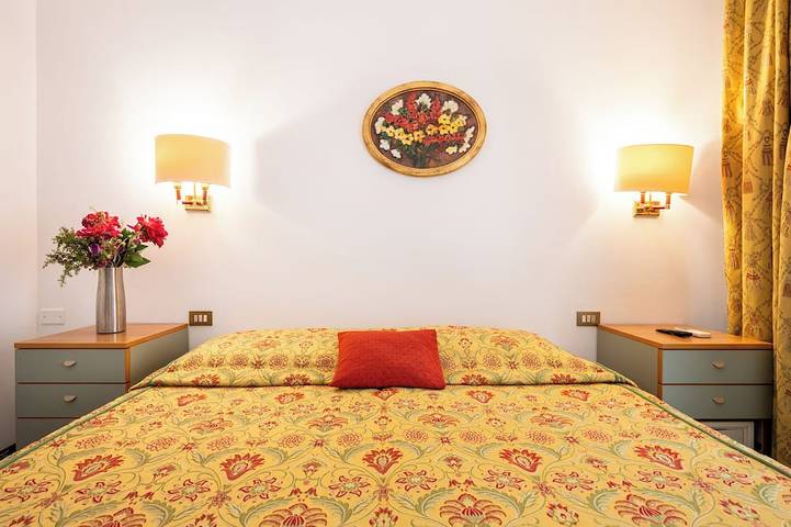 Camelia Rooms en Venecia cerca de la estación de tren de Mestre -24 habitaciones in Mestre, Venecia