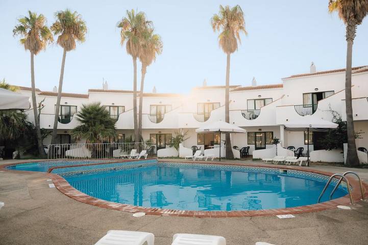 Apartamento para 4 personas, con jardín y vistas además de piscina para niños y piscina, Se admiten mascotas en Delfines