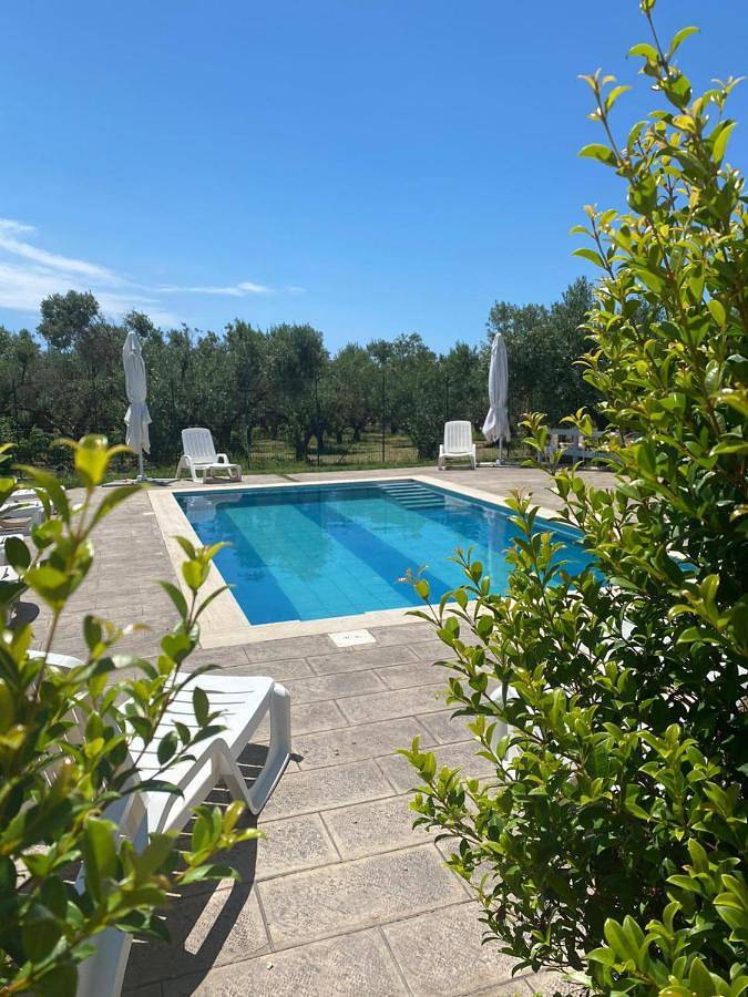 Appartement de vacances pour 5 personnes, avec piscine et vue ainsi que balcon et jardin