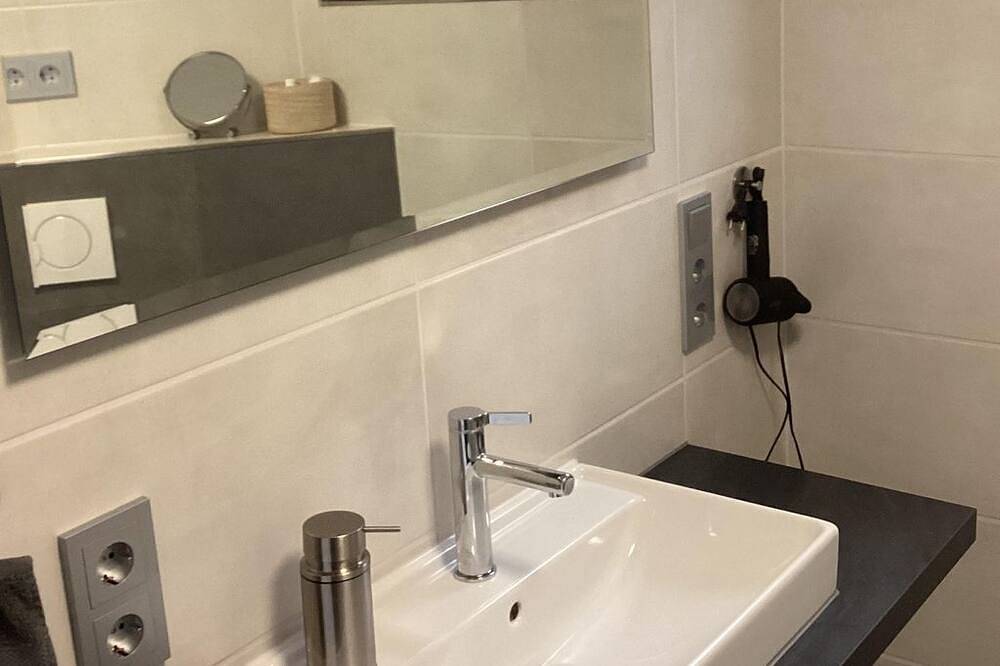 Ganze Wohnung, Fewo Zum Heilbrünnchen - Appartement/Fewo, Badewanne, 1 Schlafraum in Emmelshausen, Hunsrück