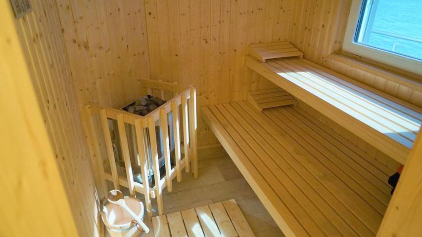 Ferienhaus für 6 Personen, mit Ausblick und Terrasse sowie Sauna und Seeblick in Bitterfeld-Wolfen - 3