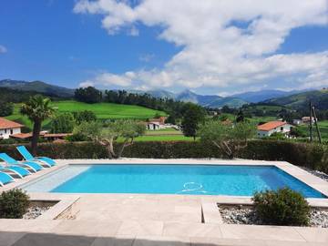 Location De Vacances pour 11 Personnes dans Ahaxe-Alciette-Bascassan, Région de Bayonne, Photo 2