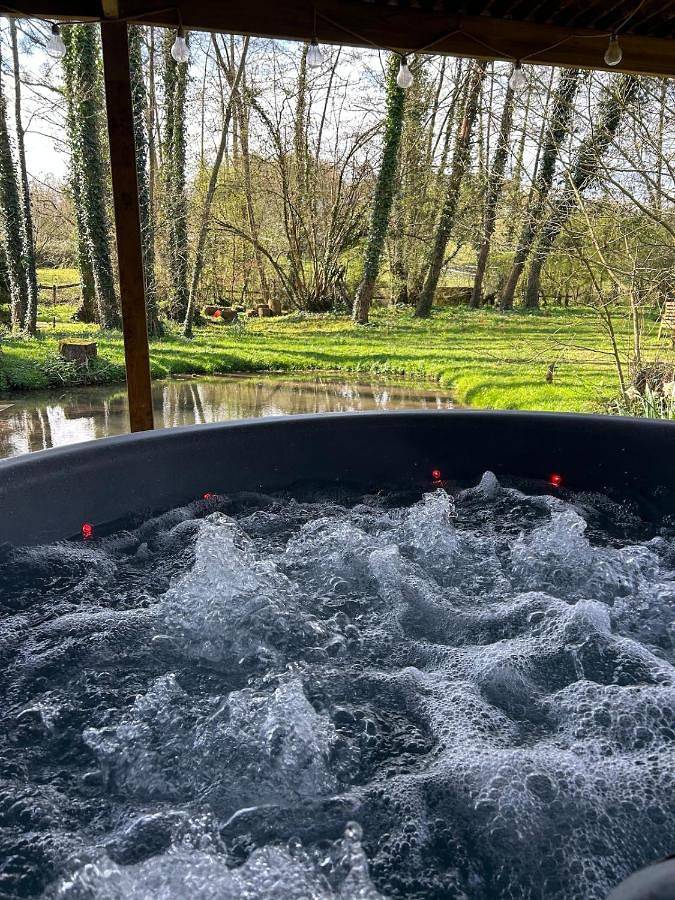 Chalet dans la nature avec spa in Espins, Région de Caen
