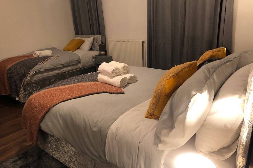Comfort Home From Home Bolton Central Hilden St - Sleeps - 10 in Bolton, Grand Manchester