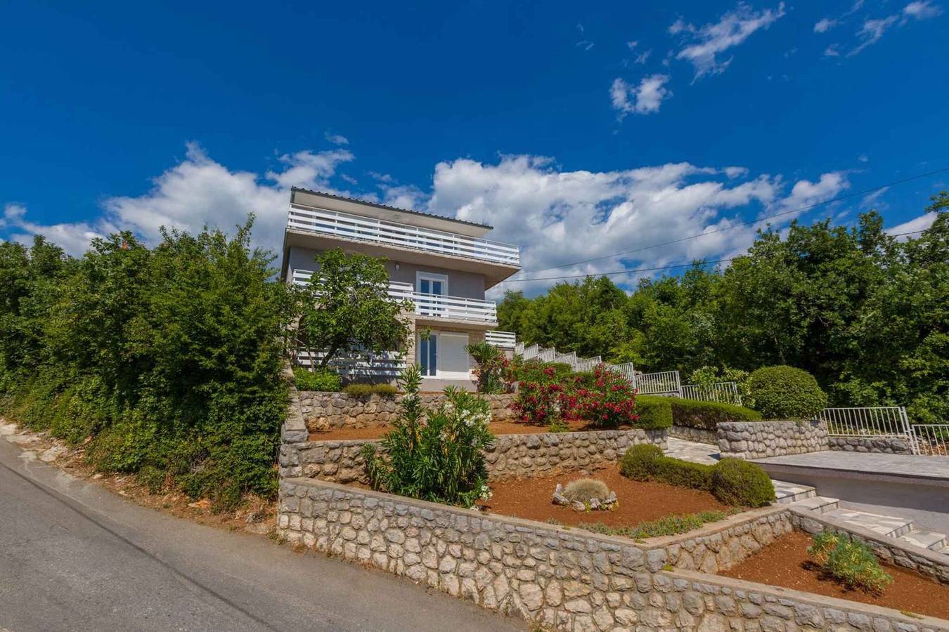 Ganze Ferienwohnung, Ferienwohnung mit Meerblick und Garten zur gemeinsamen Nutzung  in Crikvenica, Primorje-Gorski Kotar