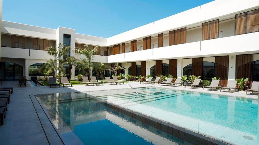 Hôtel pour 3 personnes, avec vue et jardin ainsi que sauna et piscine, animaux acceptés