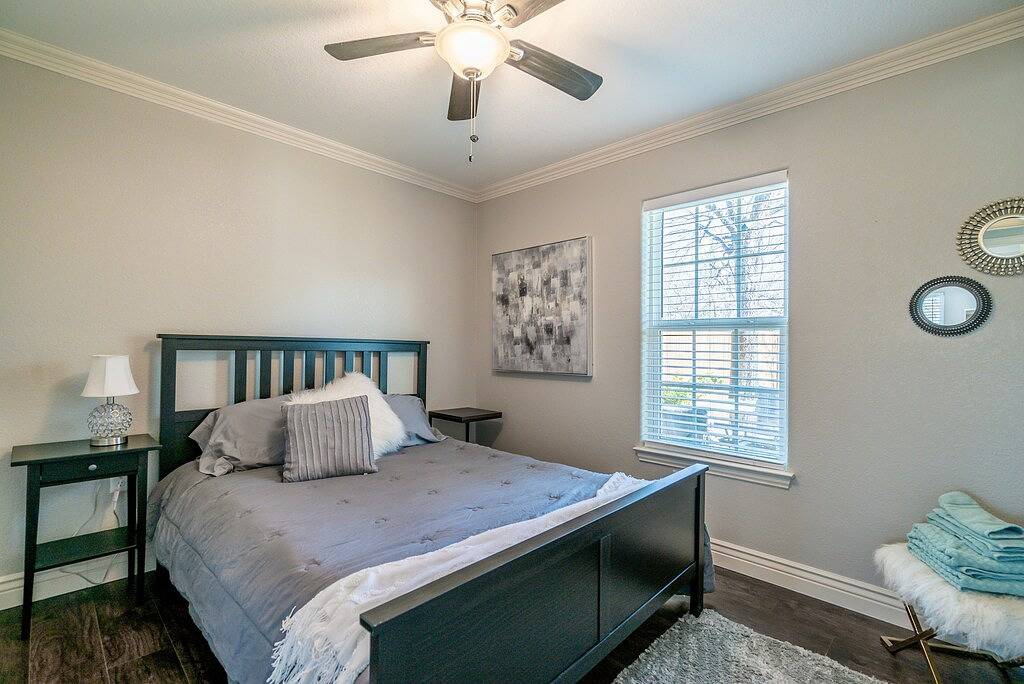 Walk to Stadium*Hot Tub*Ping Pong*Secured Parking in Arlington, Tarrant County